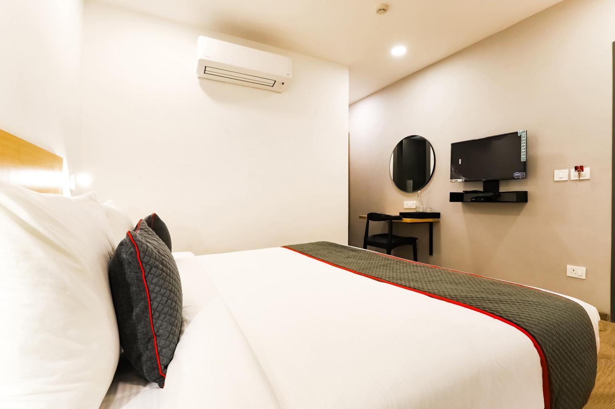 Townhouse Prithvi Resort Near Phoenix Palassio Lucknow Bagian luar foto