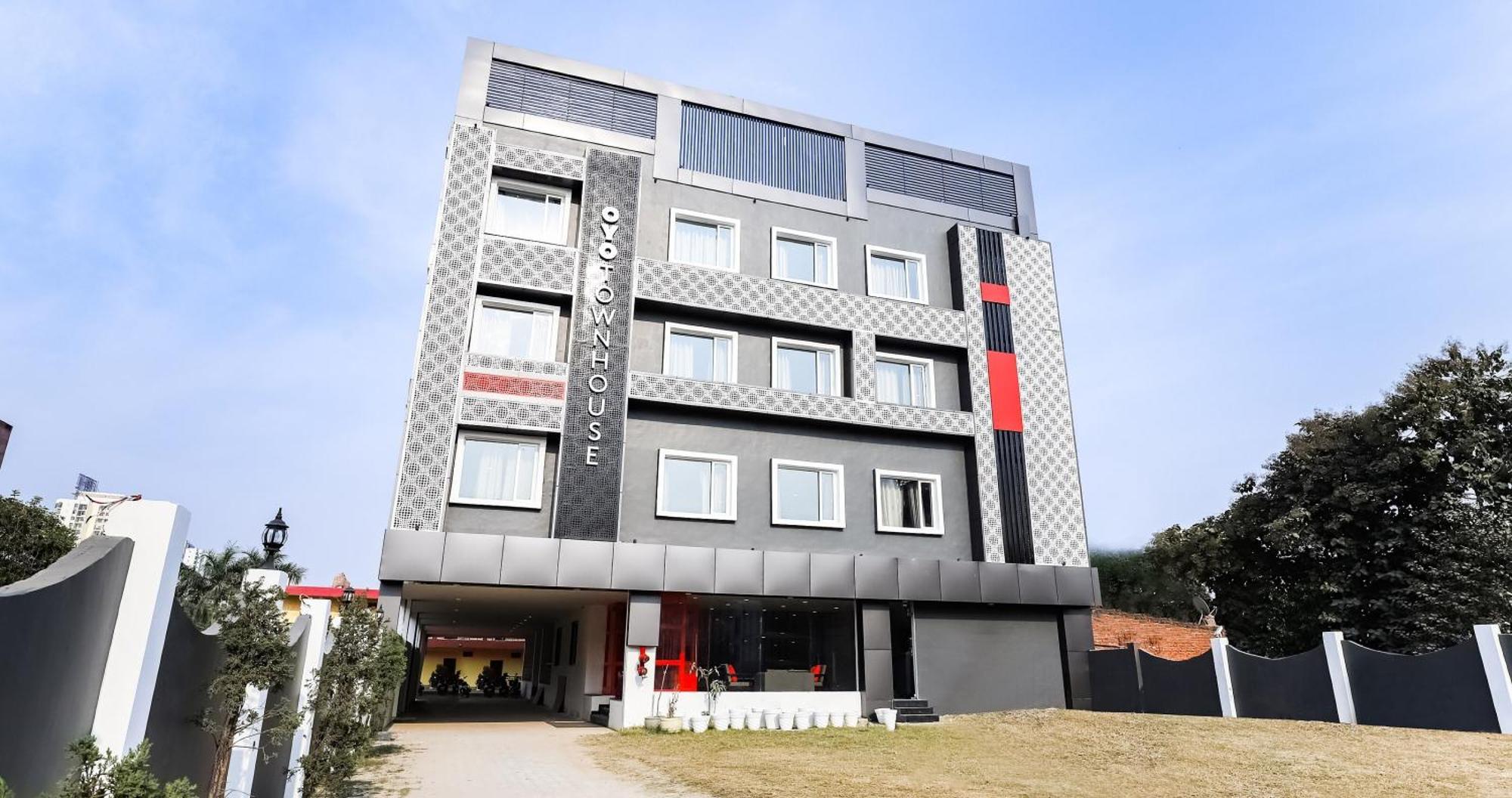 Townhouse Prithvi Resort Near Phoenix Palassio Lucknow Bagian luar foto