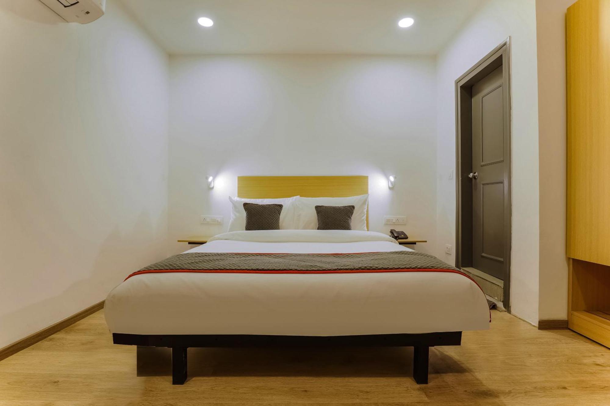 Townhouse Prithvi Resort Near Phoenix Palassio Lucknow Bagian luar foto