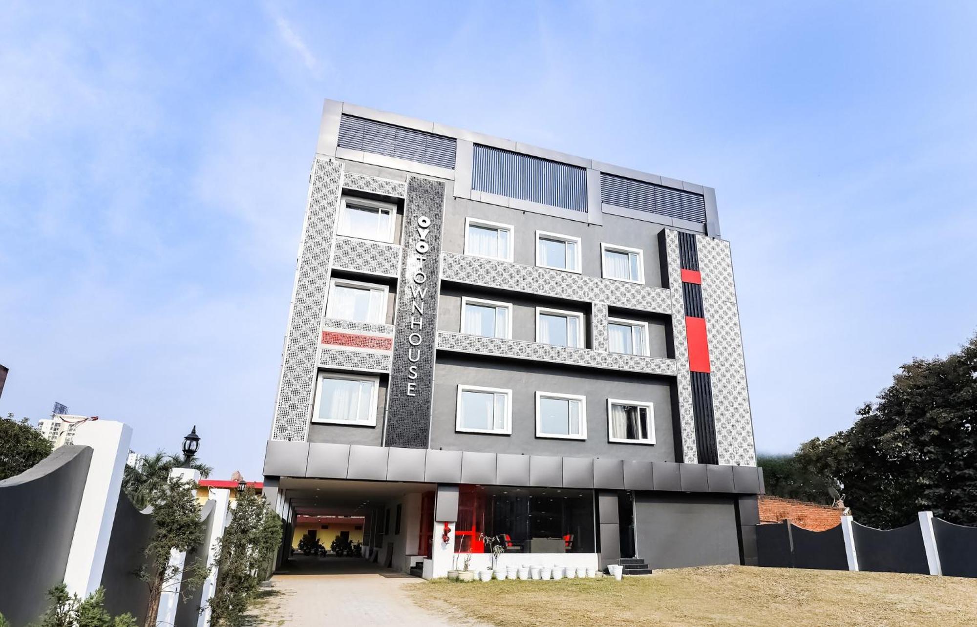 Townhouse Prithvi Resort Near Phoenix Palassio Lucknow Bagian luar foto